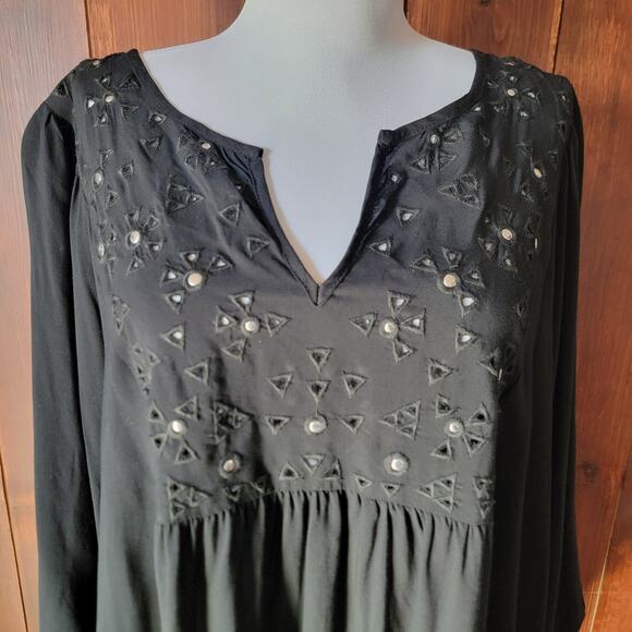Whimsigoth Black Flowy Studded Blouse 2X Peasant Sleeve Silver Brads Witchy Plus - Picture 2 of 10